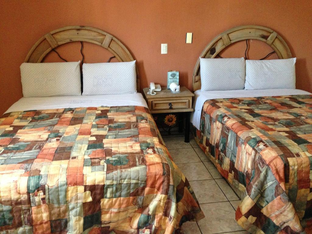Hotel La Paz Guadalajara Quarto foto