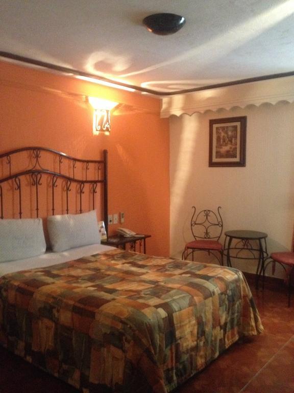 Hotel La Paz Guadalajara Quarto foto